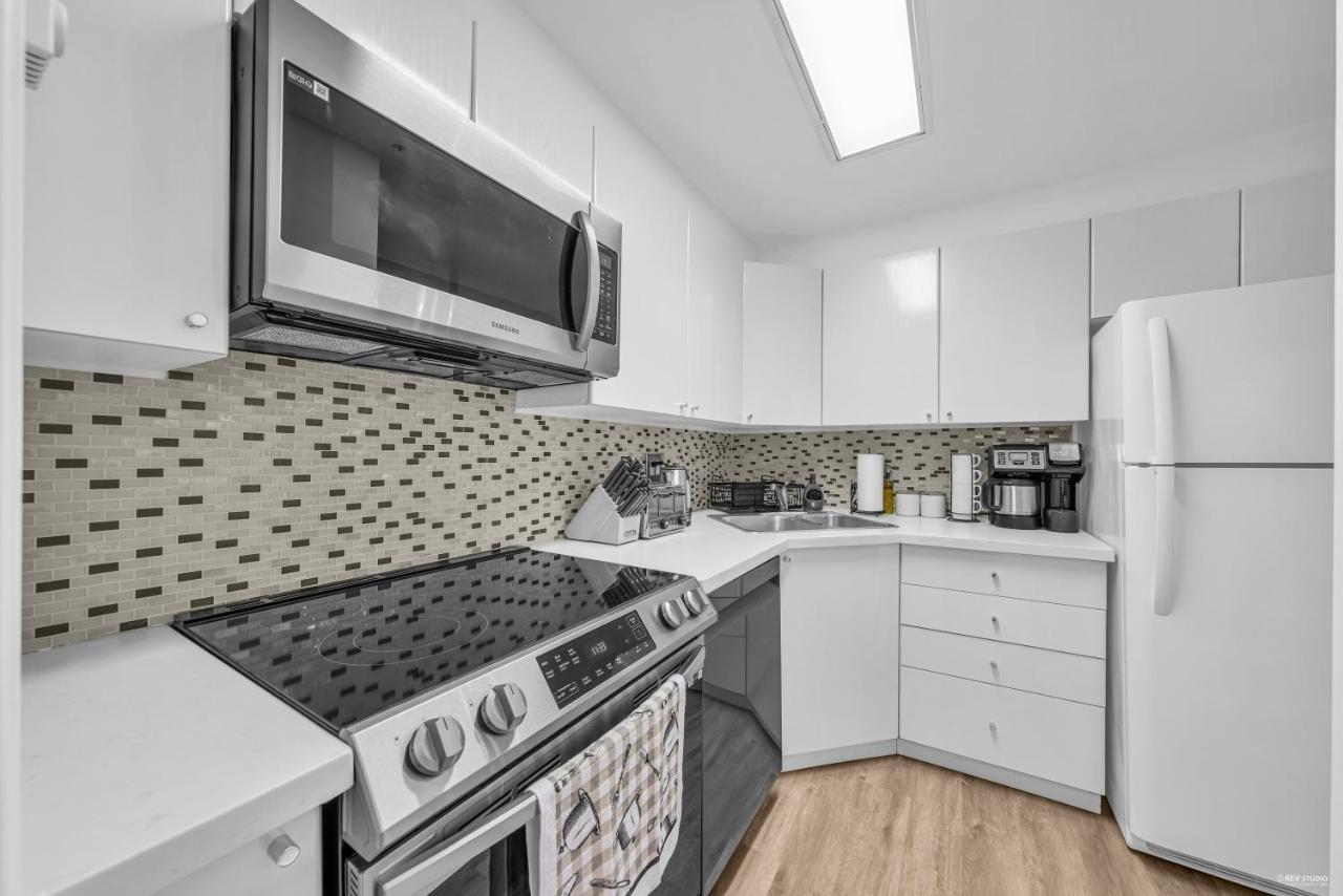 1-Br Condo In Downtown Coal Harbour With Parking And City Views 溫哥華 外观 照片