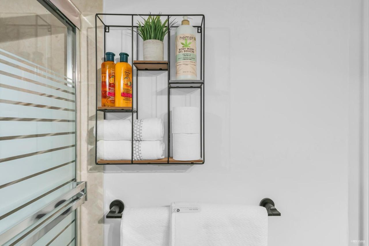 1-Br Condo In Downtown Coal Harbour With Parking And City Views 溫哥華 外观 照片