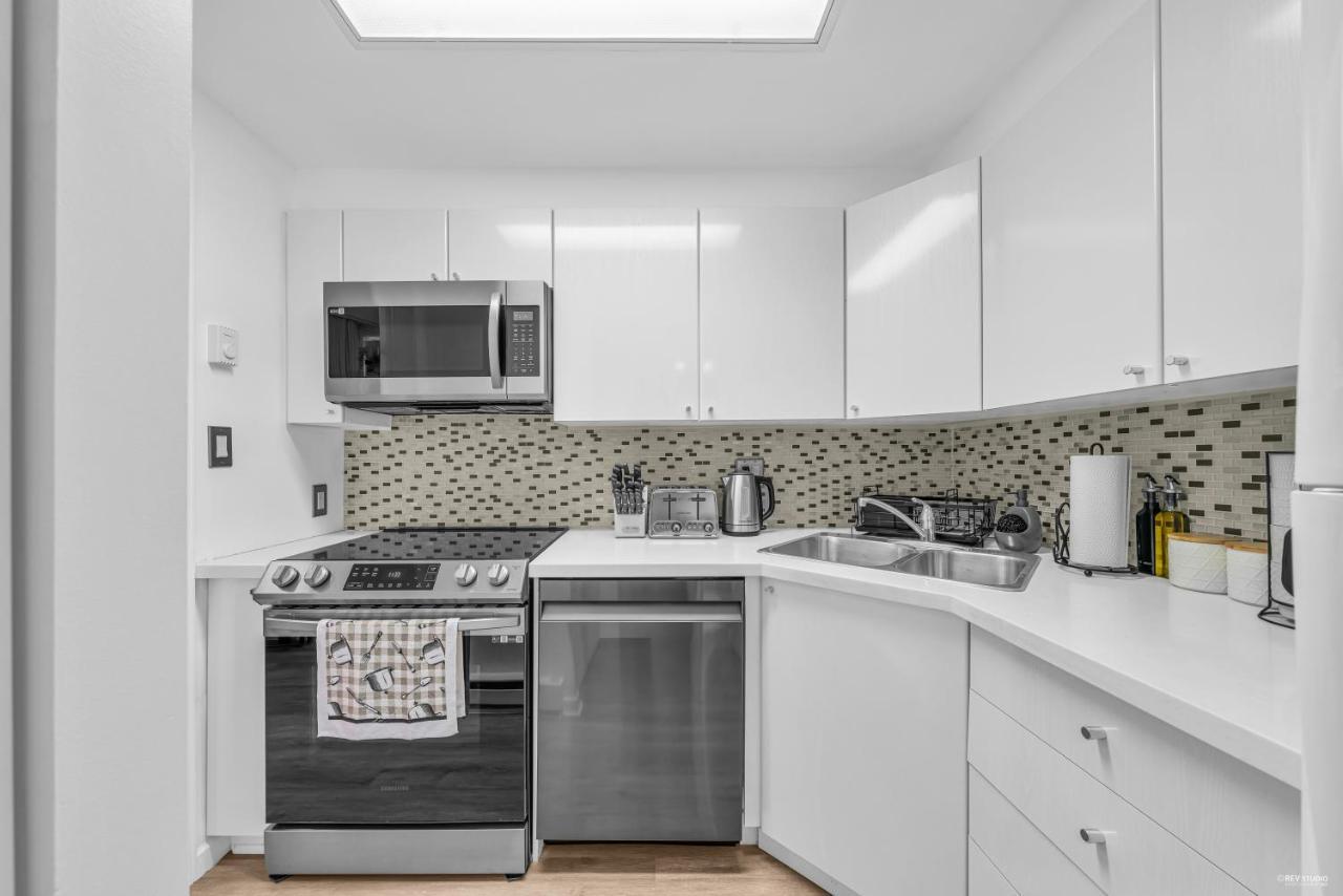 1-Br Condo In Downtown Coal Harbour With Parking And City Views 溫哥華 外观 照片