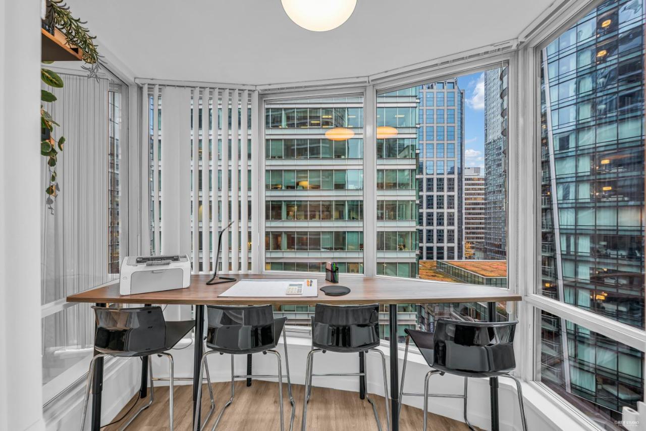1-Br Condo In Downtown Coal Harbour With Parking And City Views 溫哥華 外观 照片