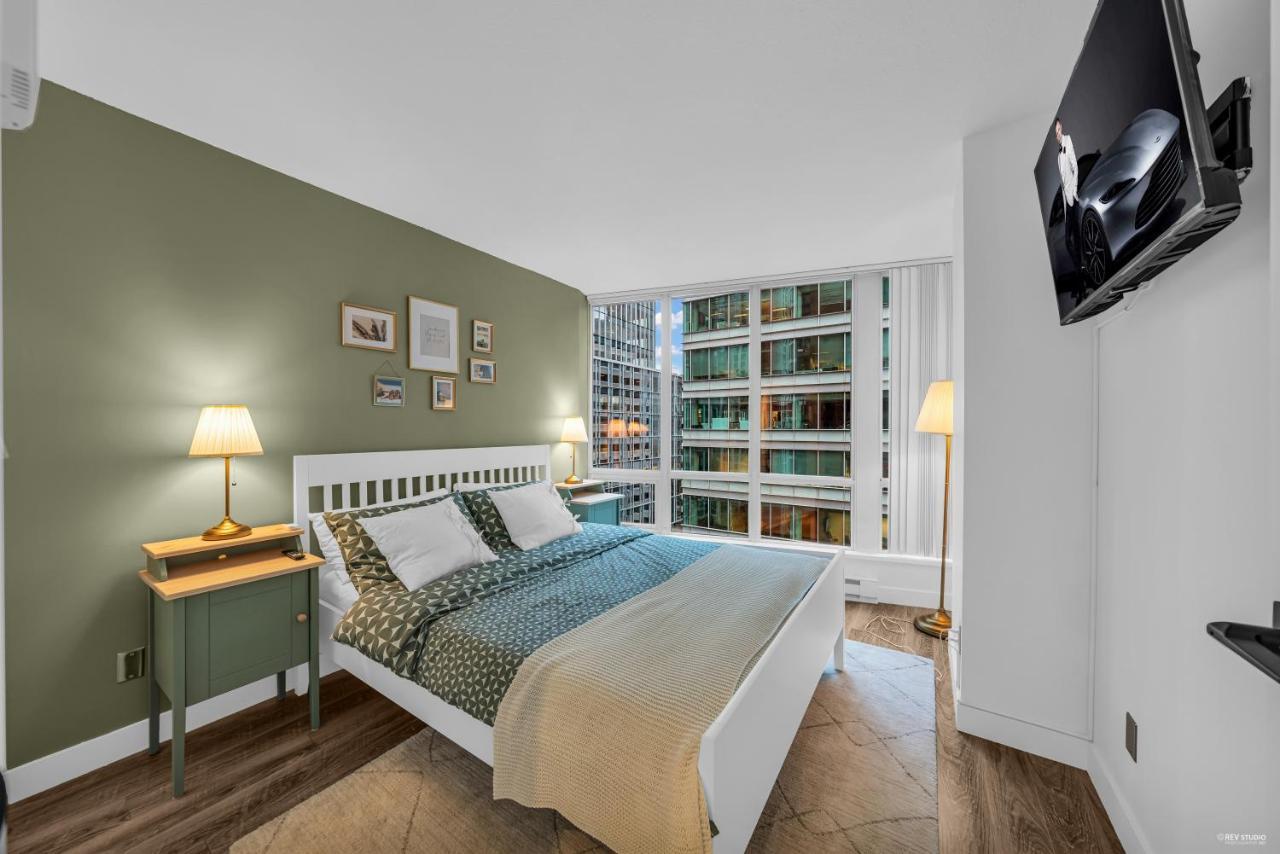1-Br Condo In Downtown Coal Harbour With Parking And City Views 溫哥華 外观 照片