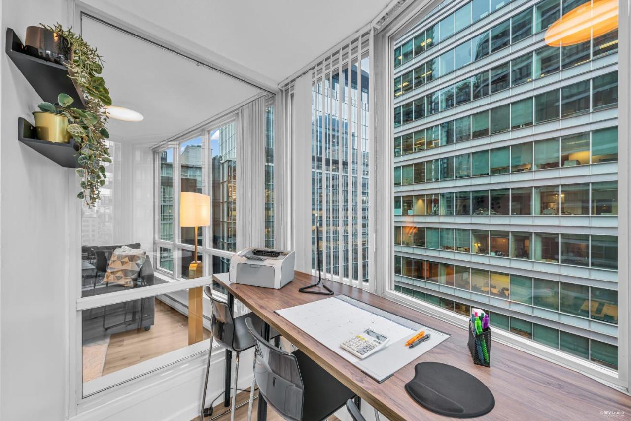 1-Br Condo In Downtown Coal Harbour With Parking And City Views 溫哥華 外观 照片